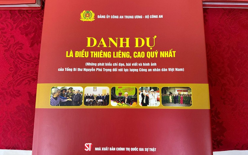 Cuốn sách "Danh dự là điều thiêng liêng, cao quý nhất"