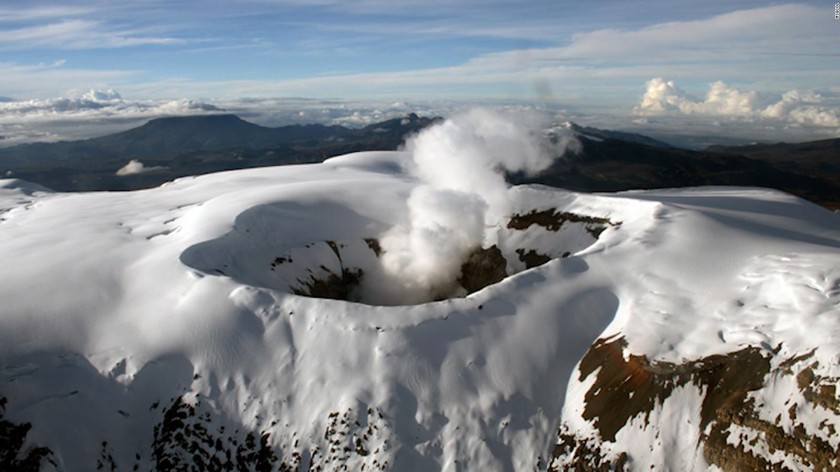 Một trong những ngọn núi lửa nguy hiểm nhất thế giới có thể phun trào trong những ngày tới - Ảnh 2.