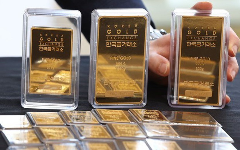Giá vàng thế giới tăng mạnh, chạm đỉnh cao nhất một năm. Ảnh: AFP/TTXVN. 