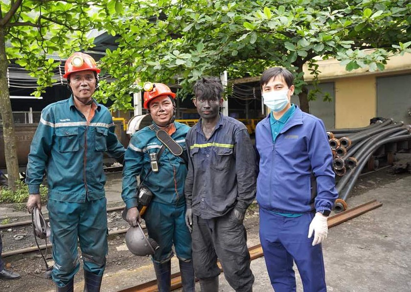 Quảng Ninh: Cứu 2 công nhân mắc kẹt dưới hầm lò sau hơn 12 tiếng - Ảnh 1.