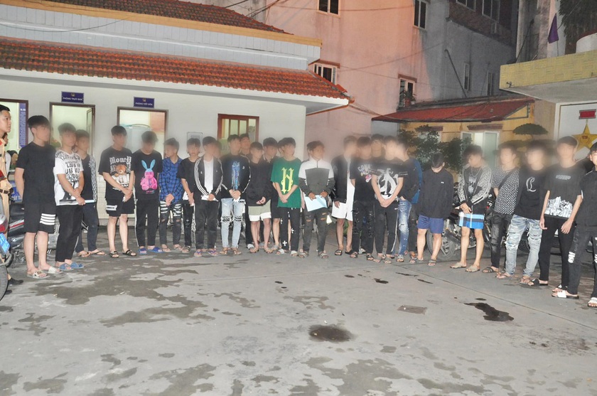 Hải Dương: Ngày đầu ra quân, phát hiện gần 100 thanh thiếu niên vi phạm TTATGT - Ảnh 1.
