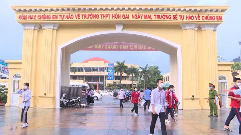 Quảng Ninh: Phê duyệt chỉ tiêu tuyển sinh lớp 6 phổ thông DTNT và lớp 10 THPT - Ảnh 1.