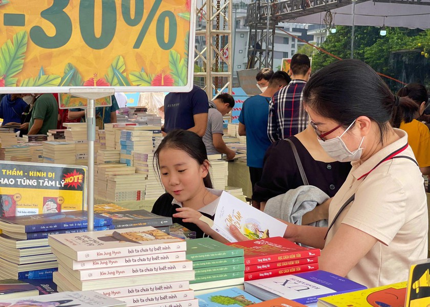 Rộn ràng Ngày sách và Văn hóa đọc Việt Nam ở Quảng Ninh  - Ảnh 5.