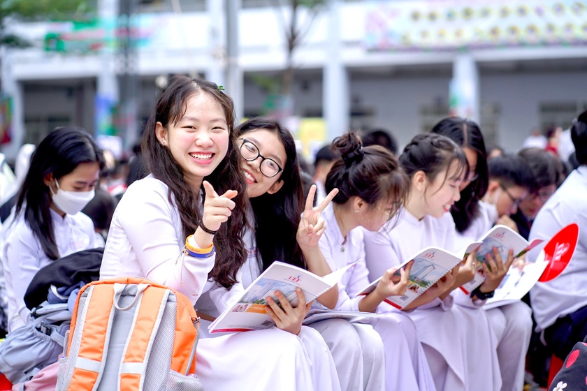 Lịch nghỉ hè 2023 của học sinh Hà Nội và Thành phố Hồ Chí Minh - Ảnh 1.
