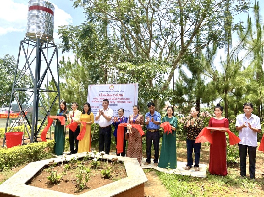 Hội Khuyến học tỉnh Lâm Đồng khánh thành giếng khoan nước sạch tặng trường học vùng khó khăn - Ảnh 1.