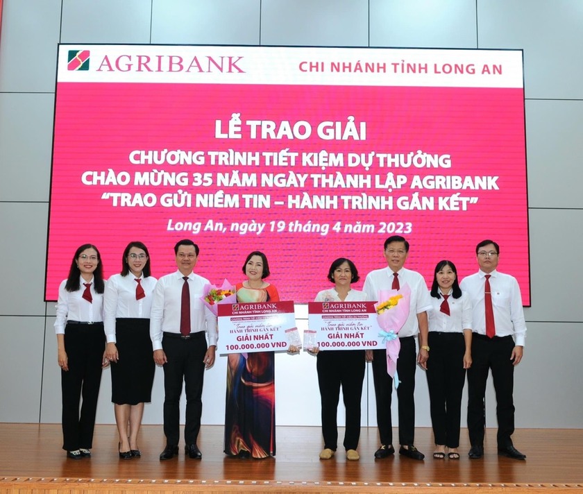 Agribank trao thưởng giải Đặc biệt 01 tỷ đồng cho khách hàng gửi tiền tại Sóc Trăng - Ảnh 4.