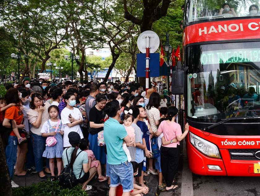 H&agrave; Nội miễn ph&iacute; v&eacute; xe bu&yacute;t dịp Lễ - Ảnh 1.