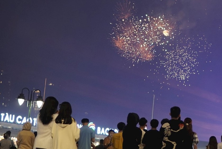 Tối nay du khách tới Thành phố Hồ Chí Minh được chiêm ngưỡng pháo hoa - Ảnh 1.