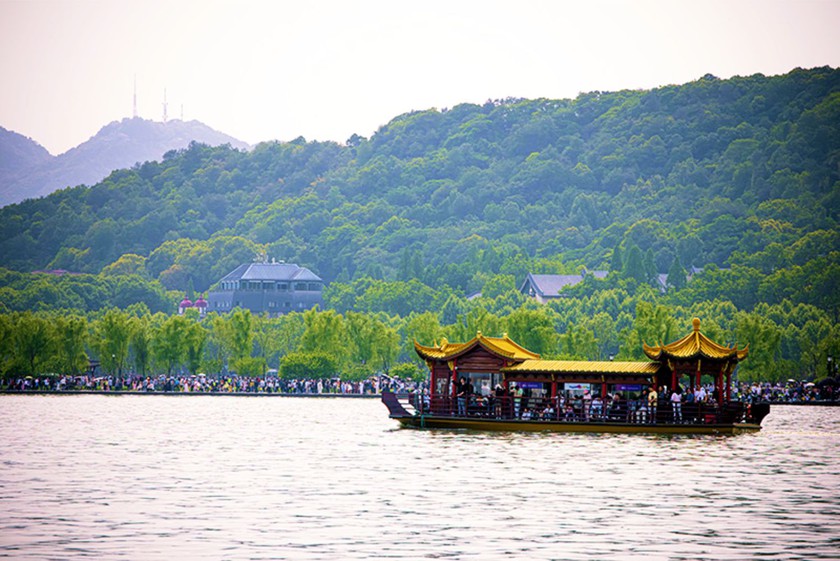 Kỳ nghỉ 1/5: Hàng nghìn người đổ về các điểm du lịch ở Trung Quốc - Ảnh 7.
