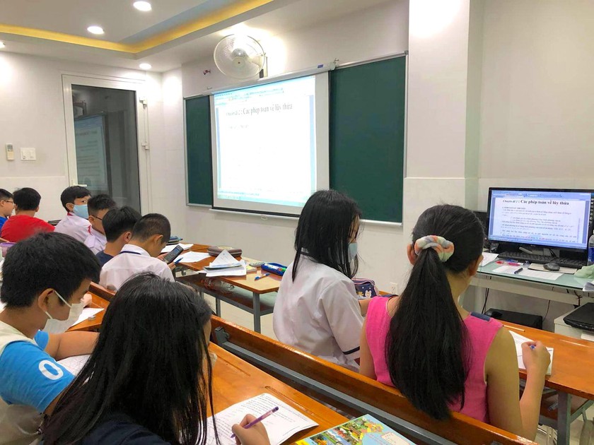 Học sinh học thêm tại một trung tâm dạy thêm ở Quận 1, Thành phố Hồ Chí Minh.