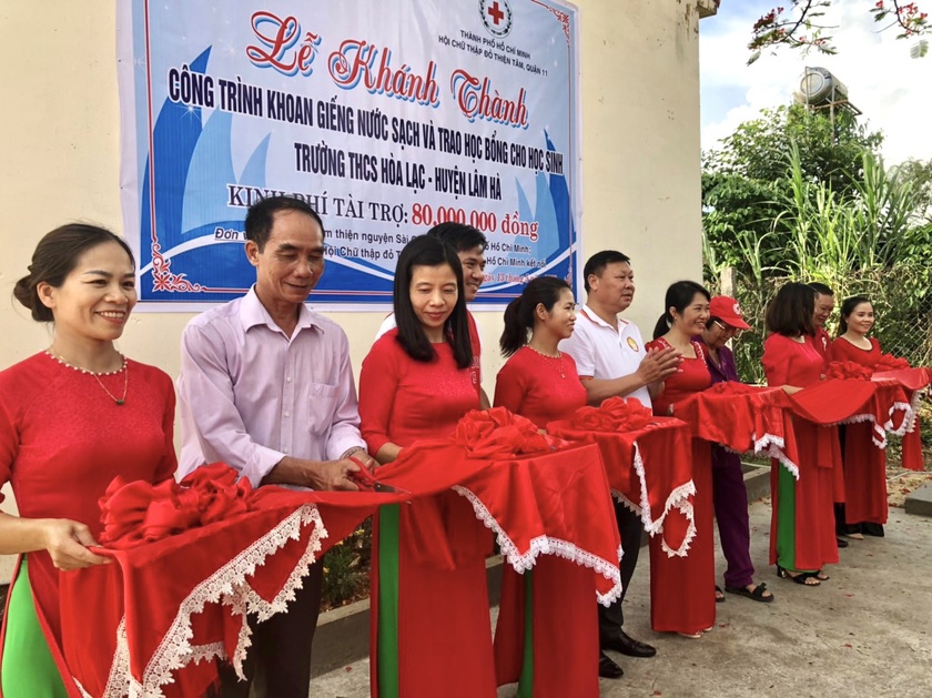 Lâm Đồng: Khánh thành công trình giếng khoan nước sạch và trao học bổng tặng học sinh - Ảnh 1.