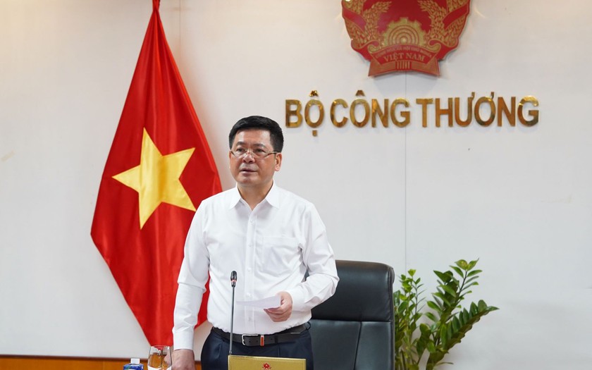 Bộ trưởng Bộ Công Thương Nguyễn Hồng Diên yêu cầu EVN khẩn trương đàm phán và huy động các nhà máy điện đã sẵn sàng phát điện…