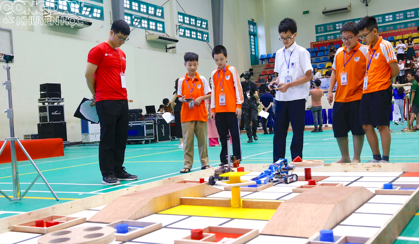 Học sinh 40 trường phổ thông tranh tài tại Cuộc thi HNUE - Sáng tạo Robot năm 2023 - Ảnh 8.