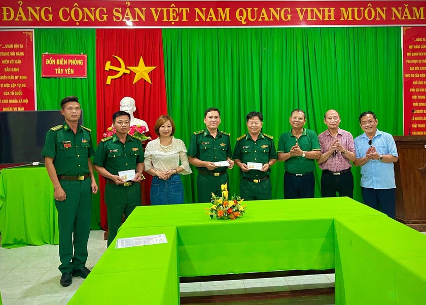 Đoàn công tác Hội Nhà báo Hà Nội thăm, tặng quà Mẹ Việt Nam anh hùng tại Kiên Giang  - Ảnh 3.