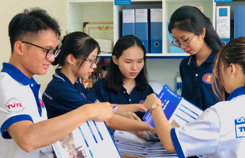 Trường Đại học Khoa học Xã hội và Nhân văn Thành phố Hồ Chí Minh tăng học phí - Ảnh 1.
