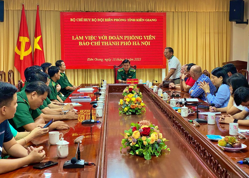 Hội Nhà báo Hà Nội làm việc với Bộ đội Biên phòng Kiên Giang - Ảnh 1.