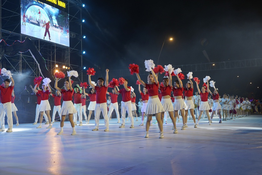 Quảng Ninh: Hàng vạn người hòa mình vào lễ hội Carnaval Hạ Long 2023 - Ảnh 6.