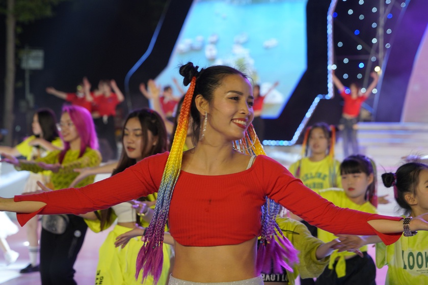 Quảng Ninh: Hàng vạn người hòa mình vào lễ hội Carnaval Hạ Long 2023 - Ảnh 3.
