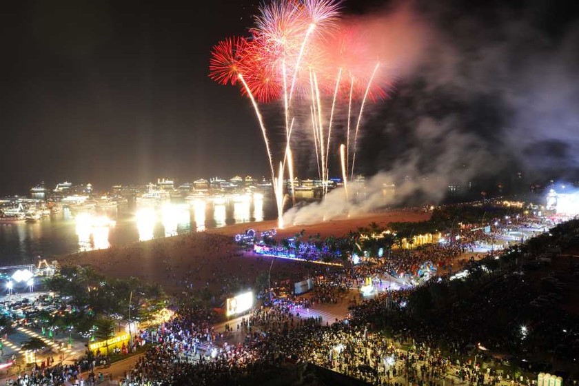 Quảng Ninh: Hàng vạn người hòa mình vào lễ hội Carnaval Hạ Long 2023 - Ảnh 7.