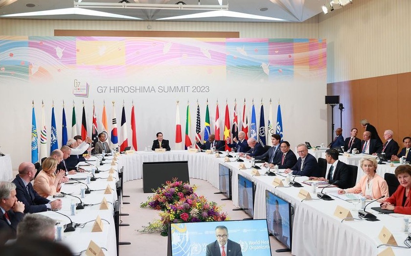 Thủ tướng Phạm Minh Chính và trưởng đoàn Nhóm các nước công nghiệp phát triển (G7) mở rộng thảo luận “Cùng hợp tác giải quyết đa khủng hoảng” - Ảnh: VGP/Nhật Bắc