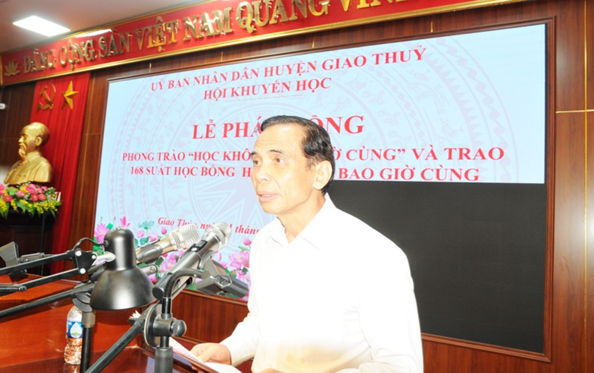 Nam Định: Phát động phong trào “Học không bao giờ cùng” tại huyện Giao Thủy, trao 168 suất học bổng tặng học sinh hiếu học - Ảnh 2.