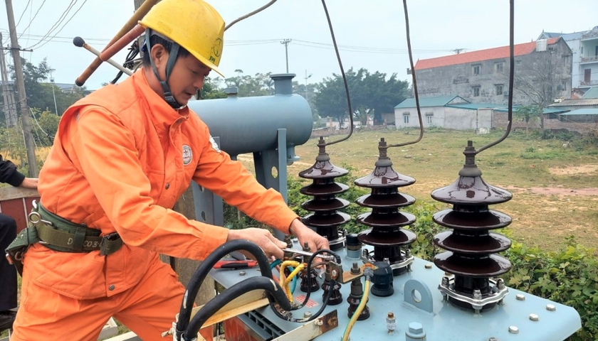 Quảng Ninh: Đảm bảo cung cấp điện cho Móng Cái, đấu nối mua điện Trung Quốc - Ảnh 1.