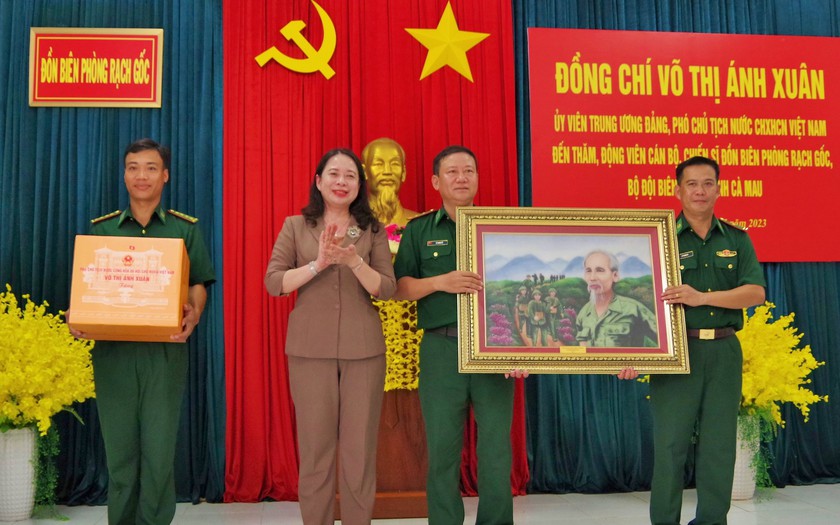 Phó Chủ tịch nước Võ Thị Ánh Xuân chủ trì Lễ chào cờ chủ quyền tại Cà Mau; Thanh niên tình nguyện Hè 2023 - Ảnh 4.