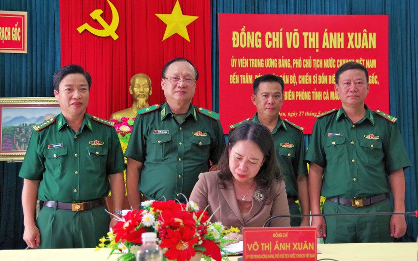 Phó Chủ tịch nước Võ Thị Ánh Xuân chủ trì Lễ chào cờ chủ quyền tại Cà Mau; Thanh niên tình nguyện Hè 2023 - Ảnh 5.