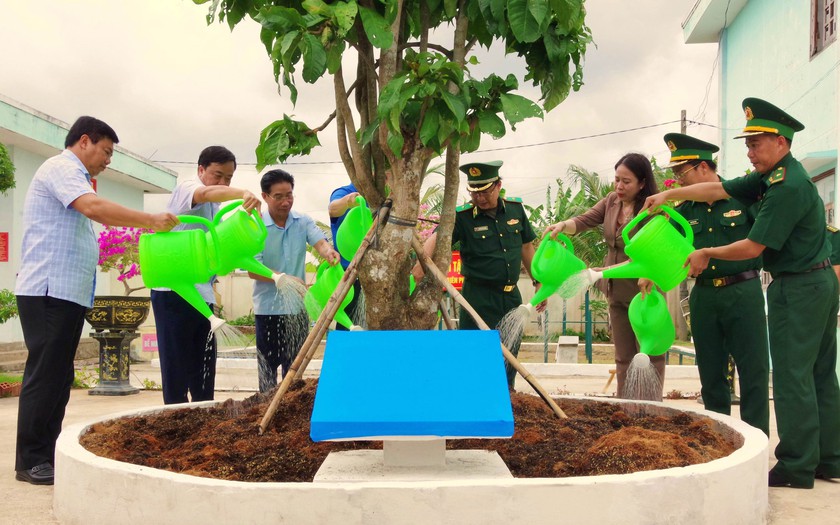 Phó Chủ tịch nước Võ Thị Ánh Xuân chủ trì Lễ chào cờ chủ quyền tại Cà Mau; Thanh niên tình nguyện Hè 2023 - Ảnh 6.