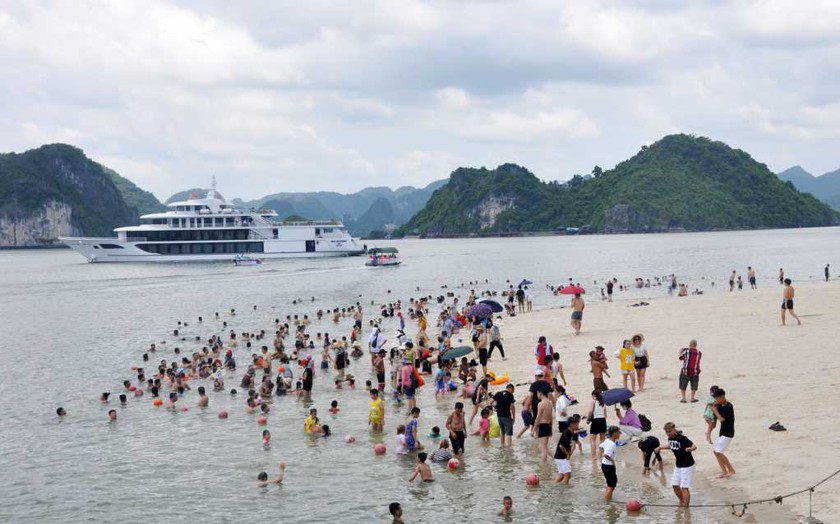 Thiếu bãi tắm, BQL vịnh Hạ Long đề xuất khai thác cụm bãi tắm mới - Ảnh 2.