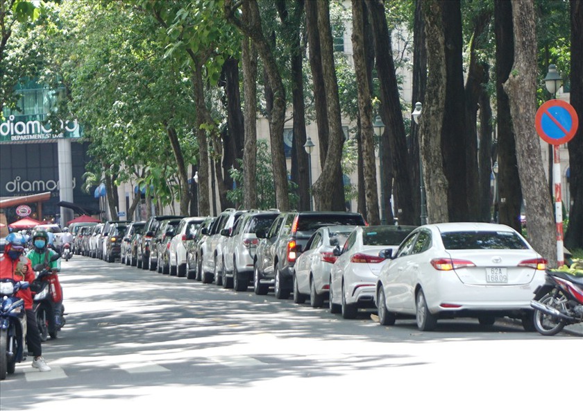 Nếu cho thuê vỉa hè, Thành phố Hồ Chí Minh sẽ thu về hơn 1.500 tỉ đồng mỗi năm - Ảnh 2.