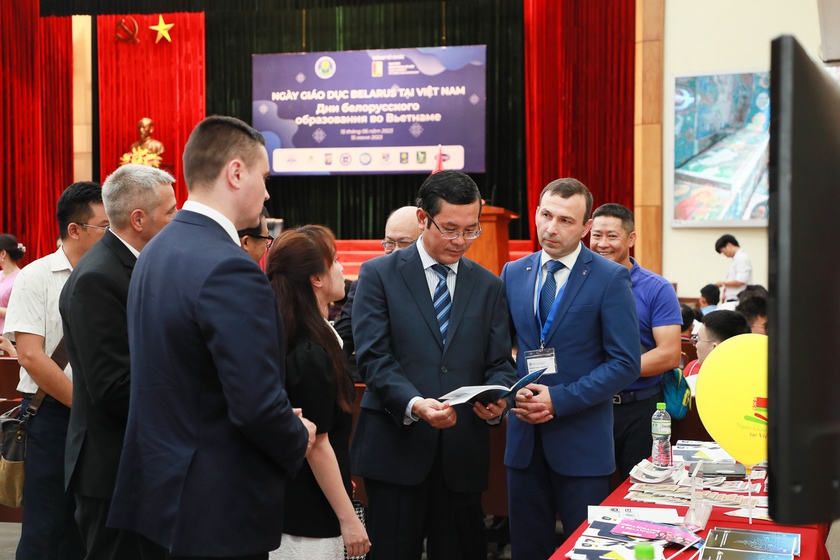 Thúc đẩy các hoạt động hợp tác giáo dục, đào tạo giữa Việt Nam và Belarus - Ảnh 3.