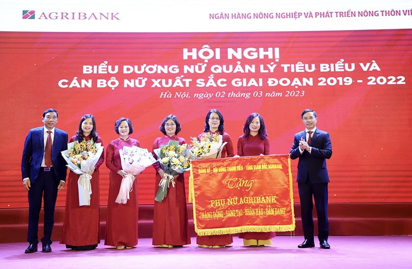 Agribank đẩy mạnh các phong trào thi đua yêu nước trong đoàn viên, người lao động - Ảnh 4.