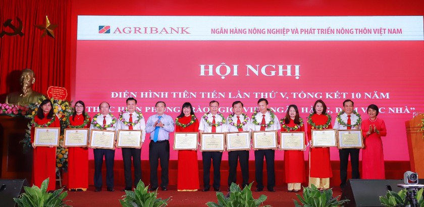 Agribank đẩy mạnh các phong trào thi đua yêu nước trong đoàn viên, người lao động - Ảnh 3.