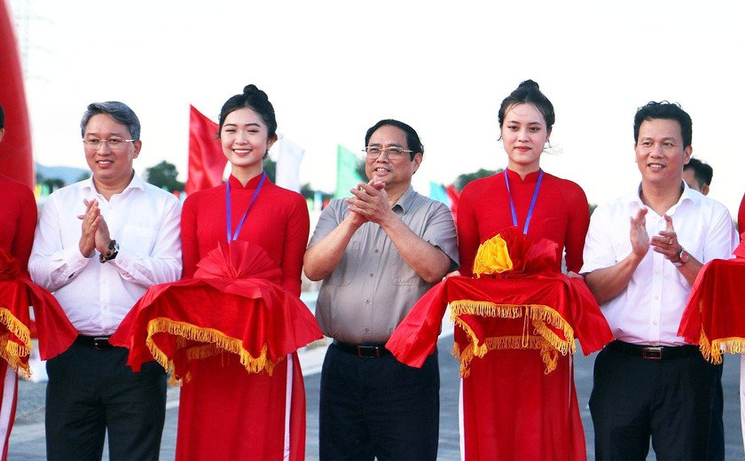 Khánh thành hai dự án cao tốc Nha Trang - Cam Lâm, Vĩnh Hảo - Phan Thiết - Ảnh 1.