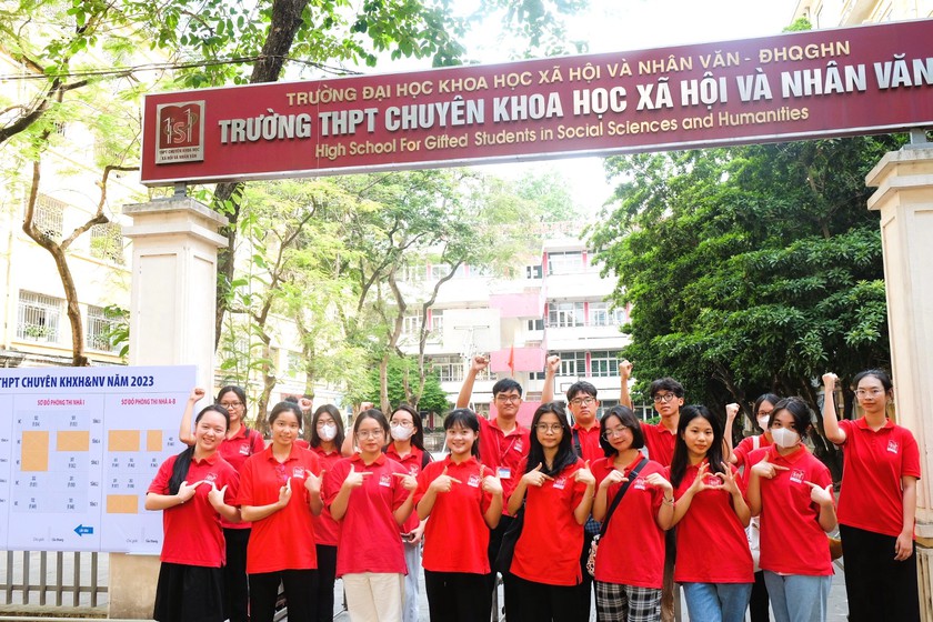 Điểm chuẩn vào lớp 10 trường chuyên Khoa học Xã hội và Nhân văn cao nhất 34,6 - Ảnh 1.