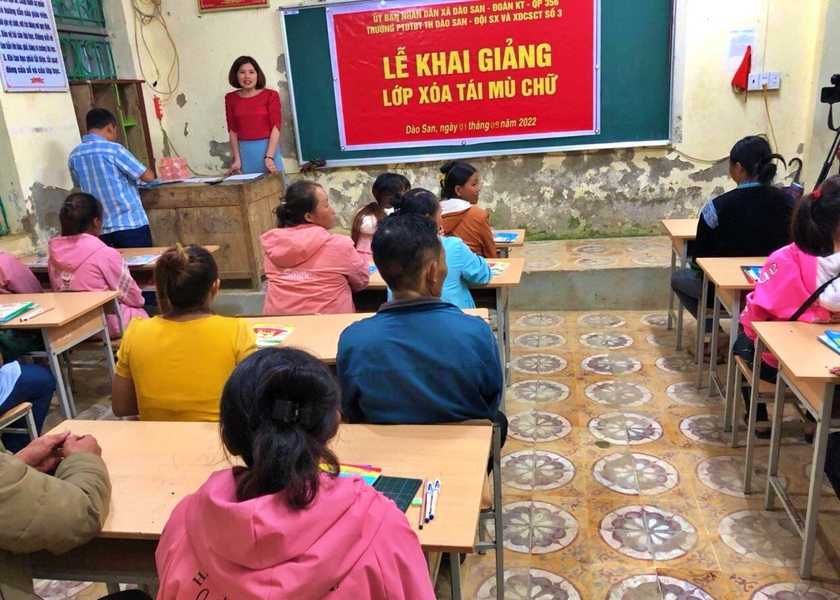 Những lớp học xóa tái mù chữ người lớn đặc biệt ở vùng cao Lai Châu - Ảnh 5.