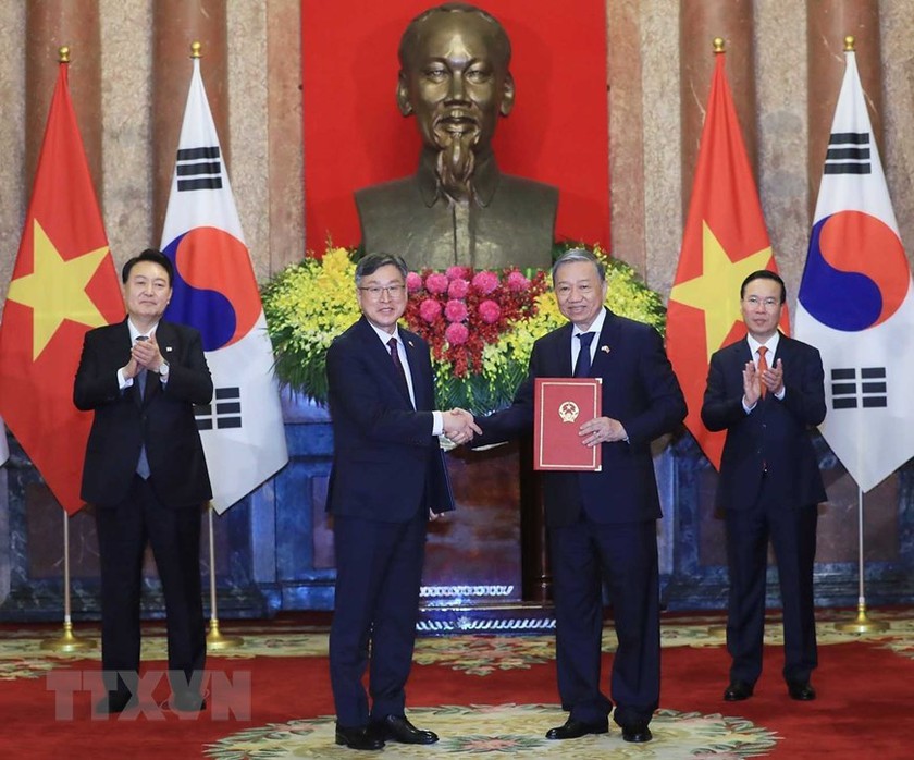 Chủ tịch nước Võ Văn Thưởng đón và hội đàm với Tổng thống Hàn Quốc, 2 nước trao đổi nhiều văn kiện hợp tác - Ảnh 9.