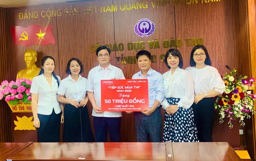 Viettel Lào Cai hỗ trợ hơn 1.600 suất ăn cho thí sinh có hoàn cảnh khó khăn trong Kỳ thi tốt nghiệp THPT 2023 - Ảnh 1.
