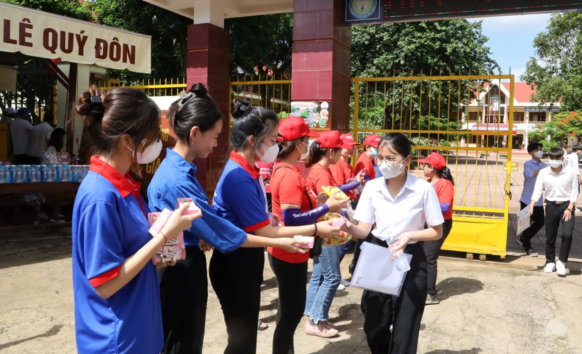 Đảm bảo an toàn cho thí sinh, người nhà trong Kỳ thi tốt nghiệp trung học phổ thông 2023 ở Đắk Lắk  - Ảnh 5.