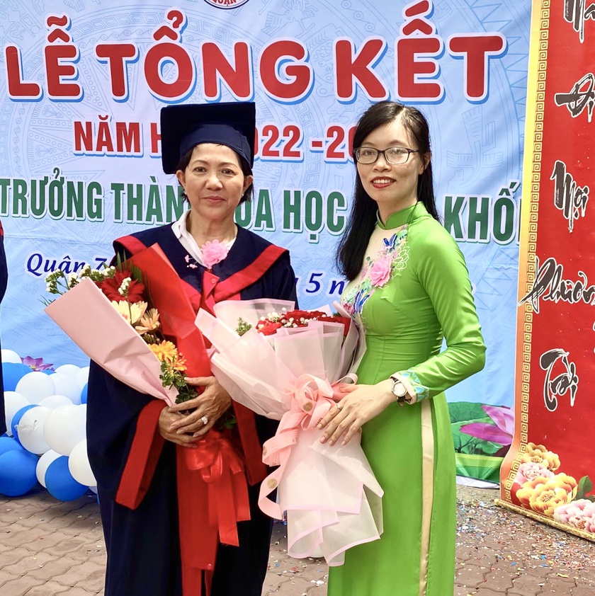 bà Ngô Thị Kim Chi - Người phụ nữ 64 tuổi thức đến 3 giờ sang để ôn thi tốt nghiệp trung học phổ thông - Ảnh 3.