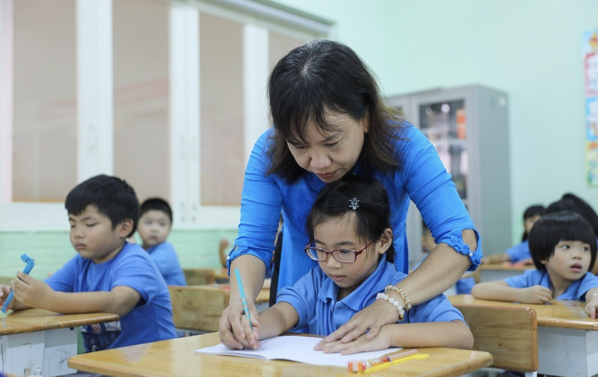 Thành phố Hồ Chí Minh phân cấp giải quyết chuyển trường, xin học lại cho hiệu trưởng trường trung học phổ thông - Ảnh 1.