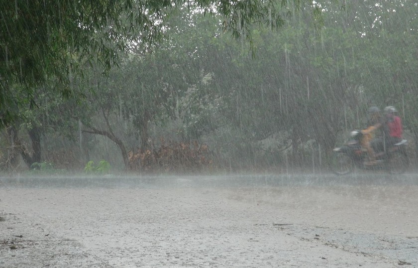Mưa dông ở Bắc Bộ, Trung Bộ, mưa lớn ở Tây Nguyên và Nam Bộ còn kéo dài trong nhiều ngày tới - Ảnh 1.