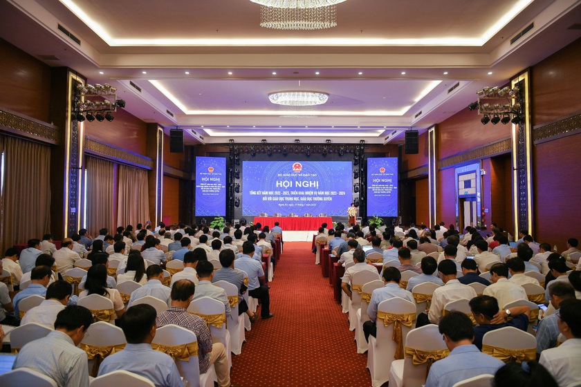 Hội nghị tổng kết năm học 2022-2023, triển khai nhiệm vụ năm học 2023-2024 đối với giáo dục trung học và giáo dục thường xuyên được tổ chức tại Nghệ An.