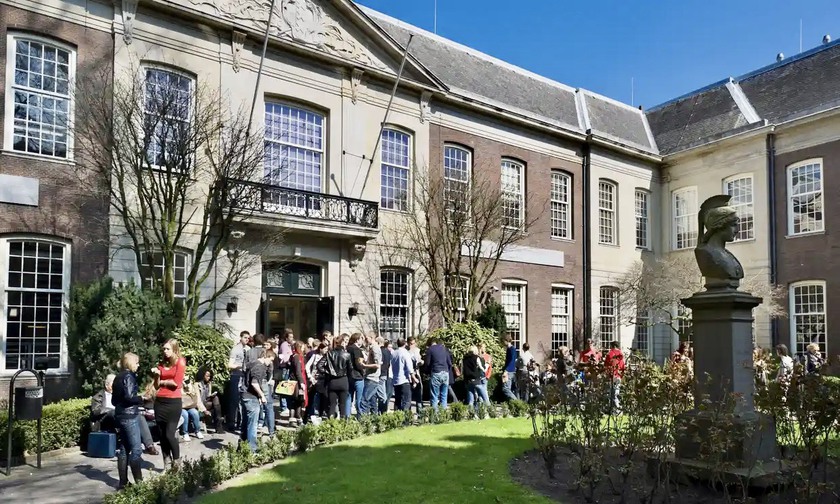 Tranh cãi về việc hạn chế đào tạo đại học bằng tiếng Anh tại Hà Lan - Ảnh 1.