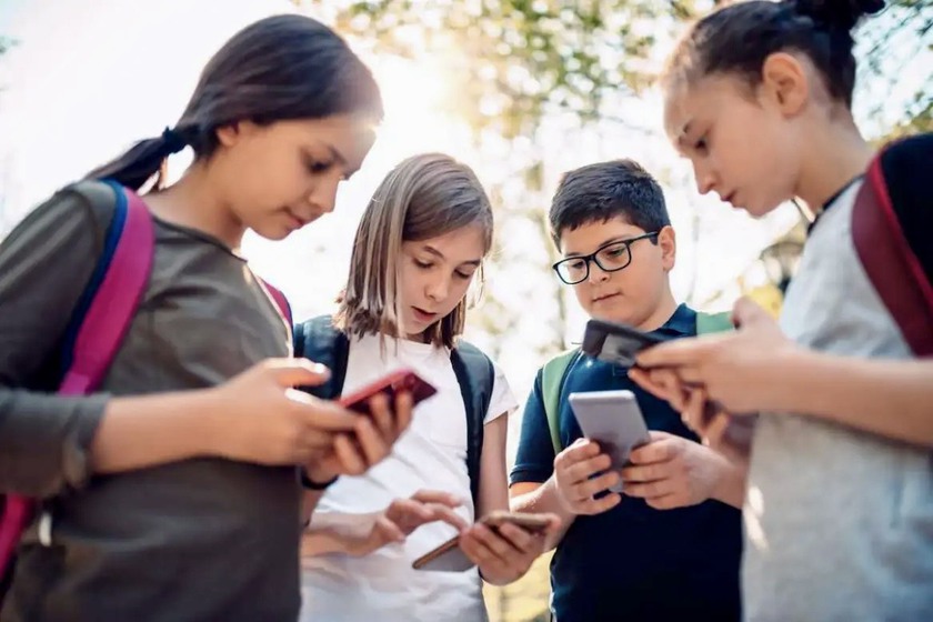 Hà Lan cấm sử dụng điện thoại di động, máy tính bảng trong lớp học - Ảnh 1.
