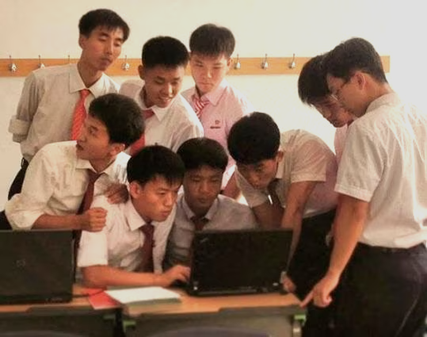 Sinh viên Triều Tiên &quot;càn quét&quot; giải cuộc thi Hack - Ảnh 2.