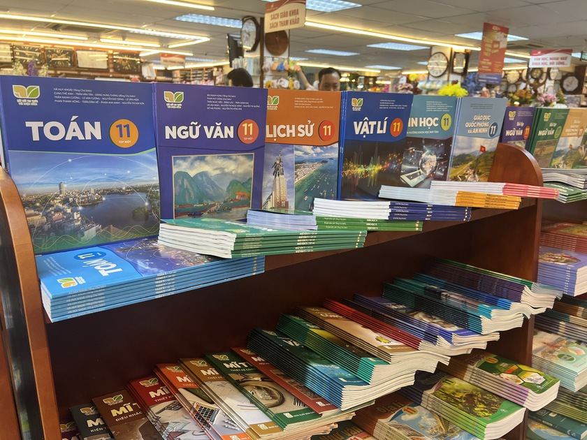 Sách giáo khoa của Nhà xuất bản Giáo dục Việt Nam phủ sóng tại các cửa hàng sách thuộc hệ thống trên toàn quốc - Ảnh 1.