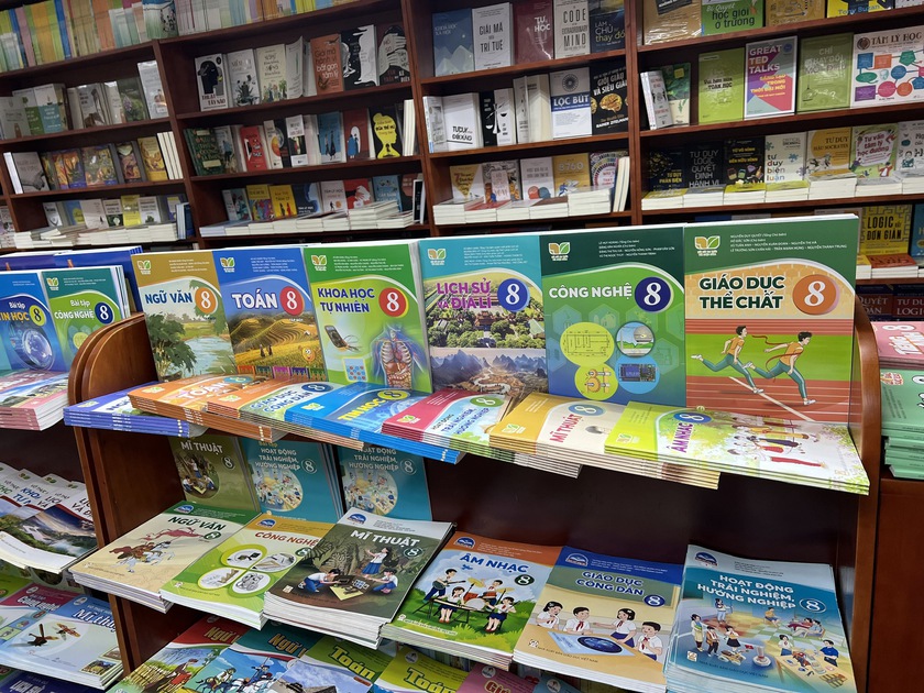 Sách giáo khoa của Nhà xuất bản Giáo dục Việt Nam phủ sóng tại các cửa hàng sách thuộc hệ thống trên toàn quốc - Ảnh 2.