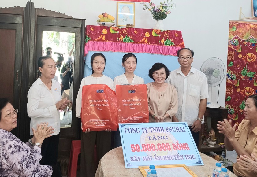 Hội Khuyến học tỉnh Tiền Giang trao Mái ấm khuyến học tặng gia đình sinh viên hoàn cảnh đặc biệt khó khăn - Ảnh 2.